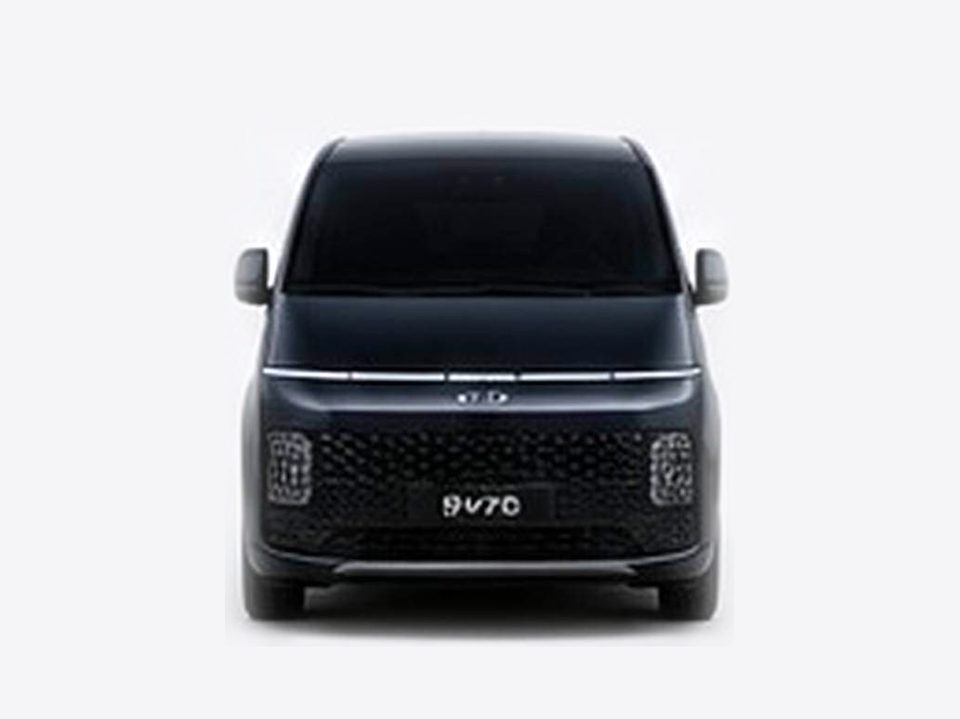 Minivan — JAC M4 or Hyundai Staria